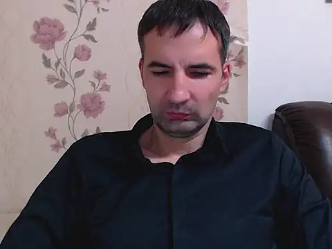 Snapshot of Leo_1617 chatting on 11/29/25, 08:01 Leo 1617 online show from 11/29/25, 08:01