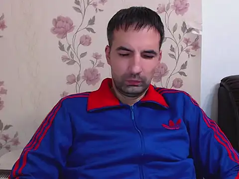 Snapshot of Leo_1617 chatting on 12/01/25, 08:58 Leo 1617 online show from 12/01/25, 08:58