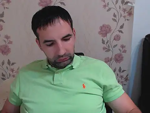 Snapshot of Leo_1617 chatting on 12/14/25, 02:44 Leo 1617 online show from 12/14/25, 02:44