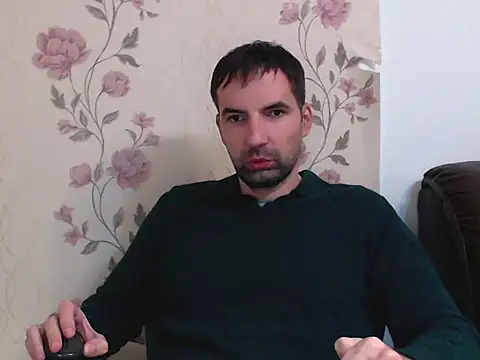 Snapshot of Leo_1617 chatting on 12/15/25, 09:08 Leo 1617 online show from 12/15/25, 09:08