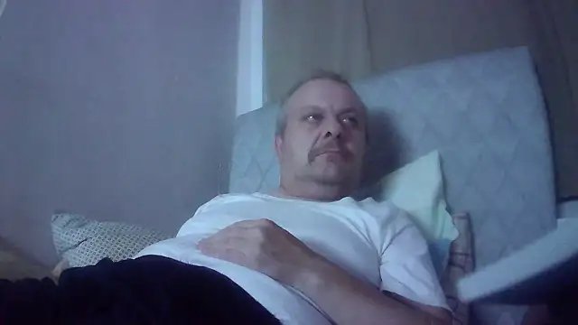 Snapshot of amylrmm1903 chatting on 09/18/25, 09:28 amylrmm1903 online show from 09/18/25, 09:28