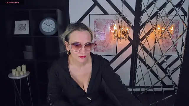 Snapshot of Queen_Anna_ chatting on 12/01/24, 07:58 Queen Anna online show from 12/01/24, 07:58
