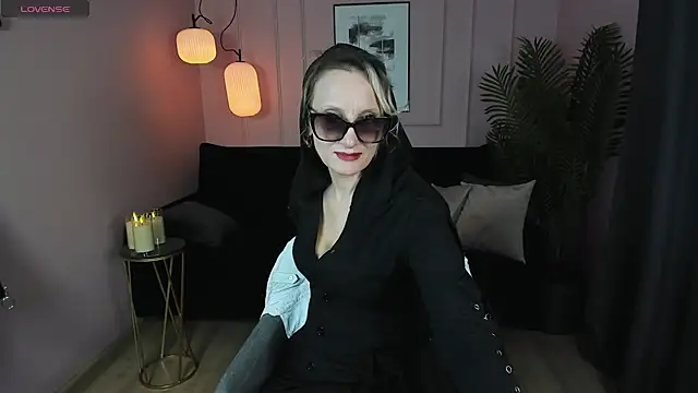 Snapshot of Queen_Anna_ chatting on 01/30/25, 11:55 Queen Anna online show from 01/30/25, 11:55