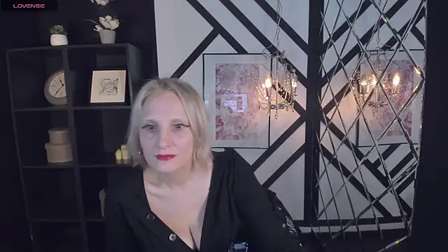 Snapshot of Queen_Anna_ chatting on 03/07/25, 05:29 Queen Anna online show from 03/07/25, 05:29