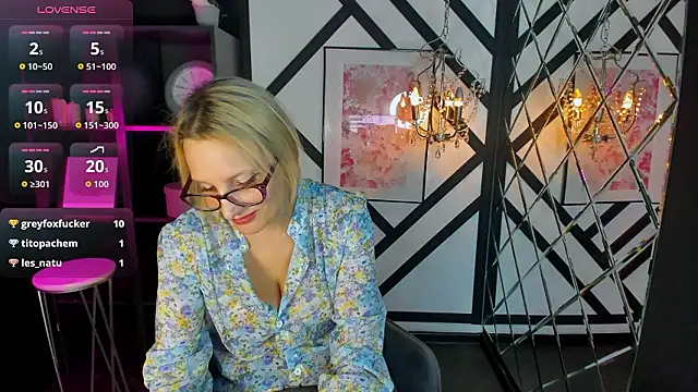 Snapshot of Queen_Anna_ chatting on 01/31/26, 07:11 Queen Anna online show from 01/31/26, 07:11