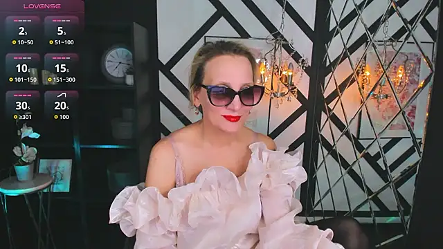 Snapshot of Queen_Anna_ chatting on 03/01/26, 01:13 Queen Anna online show from 03/01/26, 01:13