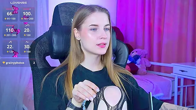 Snapshot of CuteMousee chatting on 09/15/25, 05:51 CuteMousee online show from 09/15/25, 05:51