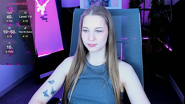 Snapshot of CuteMousee chatting on 10/21/25, 10:38 CuteMousee online show from 10/21/25, 10:38