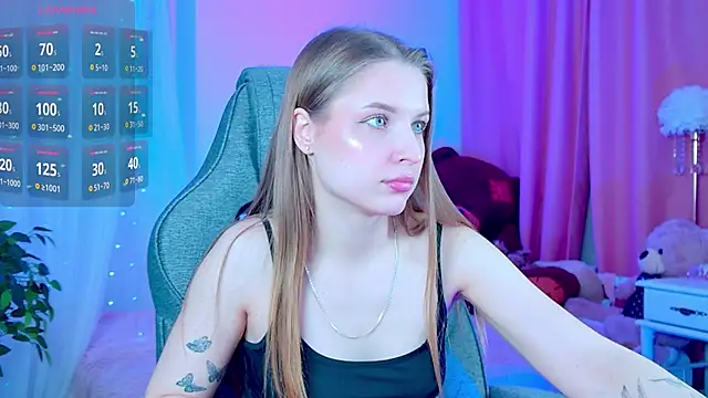 Snapshot of CuteMousee chatting on 12/15/25, 05:55 CuteMousee online show from 12/15/25, 05:55