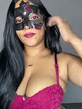 Snapshot of thushani24 chatting on 12/14/25, 03:39 thushani24 online show from 12/14/25, 03:39