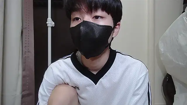 Snapshot of chikkd chatting on 06/08/26, 10:37 chikkd online show from 06/08/26, 10:37