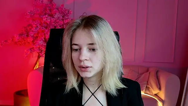 Snapshot of TinaDavil chatting on 12/02/25, 09:03 TinaDavil online show from 12/02/25, 09:03