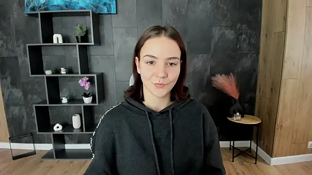OliviaMontgomery online show from 12/17/24, 12:33