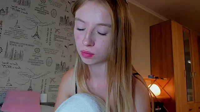 Snapshot of minidivaa_ chatting on 09/13/25, 07:24 minidivaa  online show from 09/13/25, 07:24