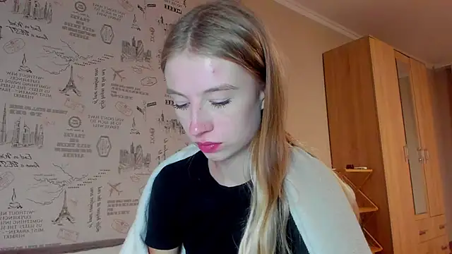 Snapshot of minidivaa_ chatting on 09/21/25, 08:10 minidivaa  online show from 09/21/25, 08:10