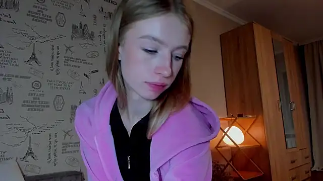 Snapshot of minidivaa_ chatting on 09/29/25, 06:13 minidivaa  online show from 09/29/25, 06:13