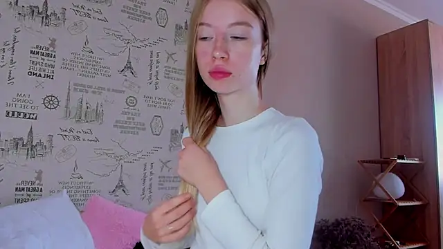 Snapshot of minidivaa_ chatting on 10/02/25, 09:16 minidivaa  online show from 10/02/25, 09:16