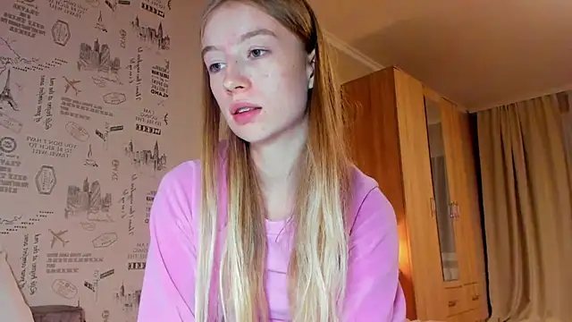 Snapshot of minidivaa_ chatting on 10/08/25, 09:01 minidivaa  online show from 10/08/25, 09:01