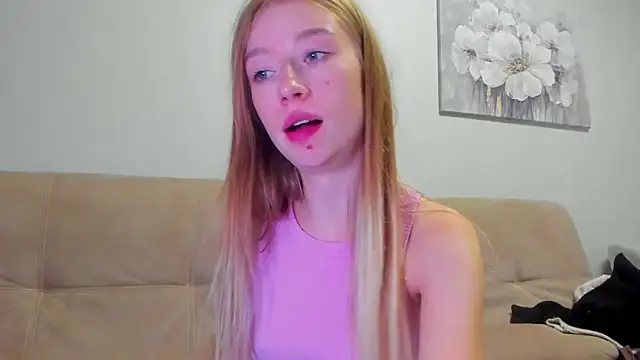 Snapshot of minidivaa_ chatting on 10/20/25, 07:47 minidivaa  online show from 10/20/25, 07:47