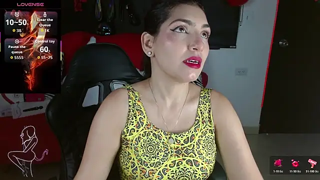 Carolaine69  online show from 05/12/26, 01:30