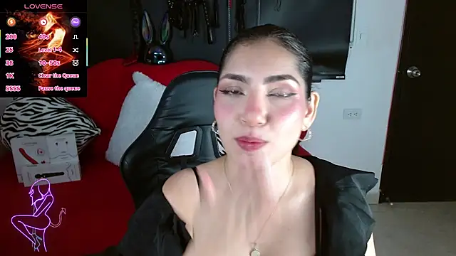 Carolaine69  online show from 06/05/26, 01:28
