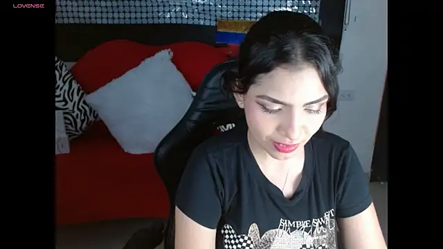 Carolaine69  online show from 07/04/26, 02:23