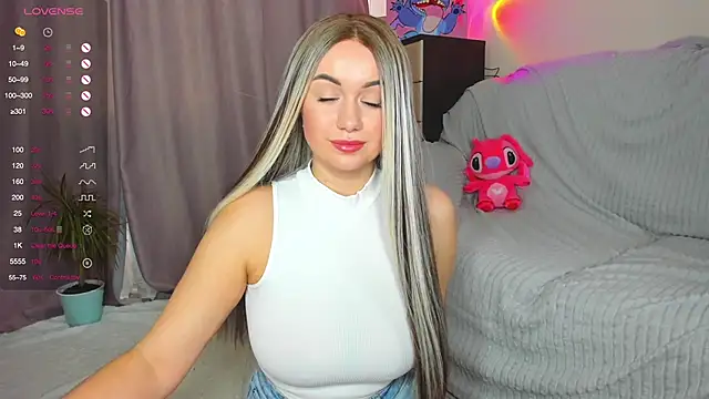 Snapshot of Maya_Willis chatting on 03/22/25, 05:06 Maya Willis online show from 03/22/25, 05:06