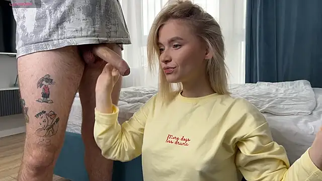 Snapshot of Adelovenick chatting on 10/12/25, 07:51 Adelovenick online show from 10/12/25, 07:51