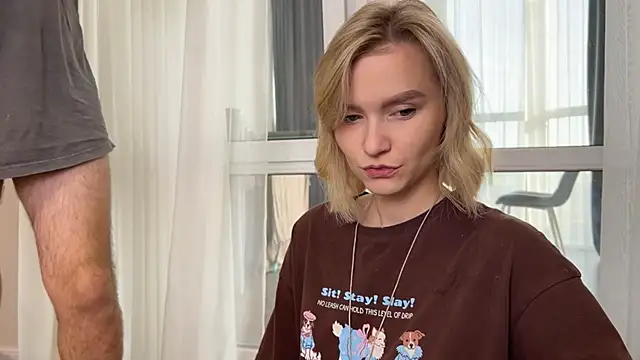 Snapshot of Adelovenick chatting on 11/19/25, 08:47 Adelovenick online show from 11/19/25, 08:47