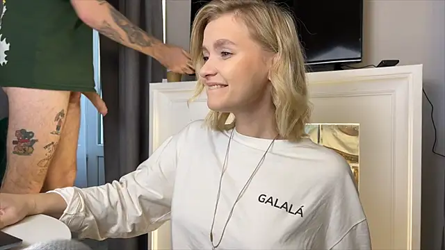 Snapshot of Adelovenick chatting on 11/27/25, 08:38 Adelovenick online show from 11/27/25, 08:38