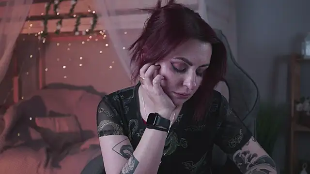 Snapshot of Lana__May chatting on 11/21/25, 11:42 Lana May online show from 11/21/25, 11:42