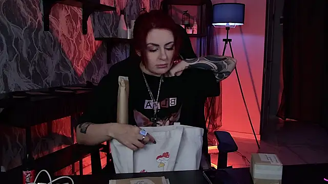 Snapshot of Lana__May chatting on 12/17/25, 09:15 Lana May online show from 12/17/25, 09:15