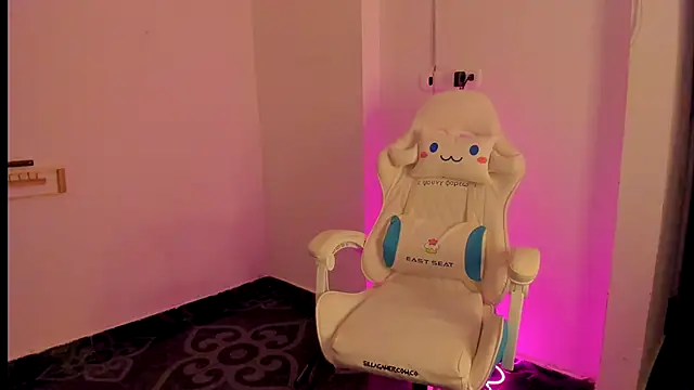 Snapshot of meganthompsonn22 chatting on 09/17/25, 03:41 meganthompsonn22 online show from 09/17/25, 03:41