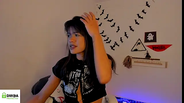 Snapshot of meganthompsonn22 chatting on 10/06/25, 05:05 meganthompsonn22 online show from 10/06/25, 05:05