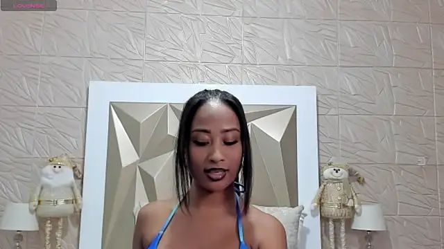 Snapshot of PassionMacoll chatting on 12/02/24, 12:30 PassionMacoll online show from 12/02/24, 12:30