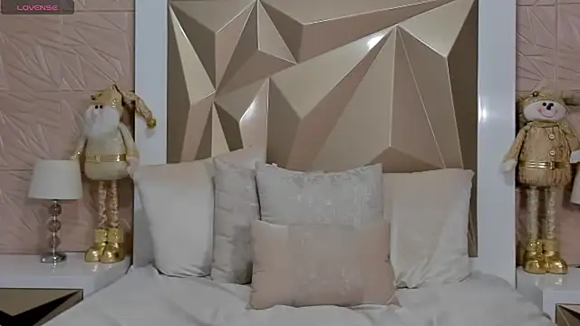 Snapshot of PassionMacoll chatting on 12/15/24, 06:59 PassionMacoll online show from 12/15/24, 06:59