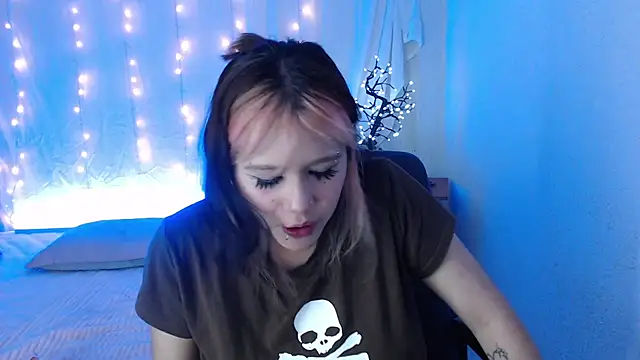 Snapshot of mixie_cute chatting on 12/04/24, 01:58 mixie cute online show from 12/04/24, 01:58