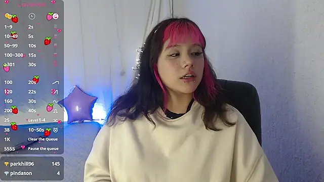 Snapshot of mixie_cute chatting on 12/14/24, 12:44 mixie cute online show from 12/14/24, 12:44