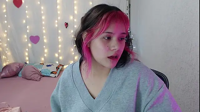 Snapshot of mixie_cute chatting on 02/23/25, 03:08 mixie cute online show from 02/23/25, 03:08