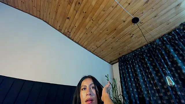 Snapshot of EmiGomez_ chatting on 12/19/24, 11:25 EmiGomez online show from 12/19/24, 11:25