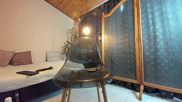Snapshot of EmiGomez_ chatting on 01/12/25, 10:43 EmiGomez online show from 01/12/25, 10:43