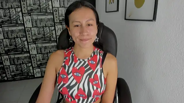 Snapshot of EmiGomez_ chatting on 02/10/25, 08:21 EmiGomez online show from 02/10/25, 08:21