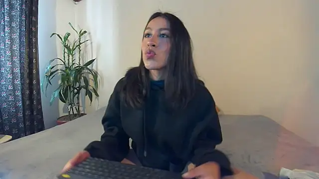 Snapshot of EmiGomez_ chatting on 02/11/25, 07:16 EmiGomez online show from 02/11/25, 07:16