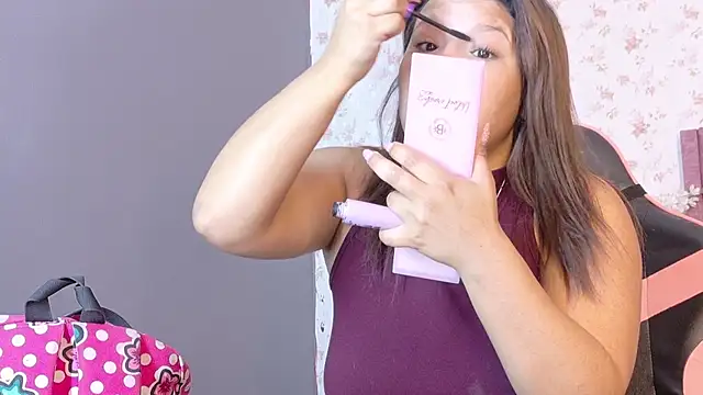 Snapshot of AvrillThomas chatting on 10/19/25, 03:12 AvrillThomas online show from 10/19/25, 03:12