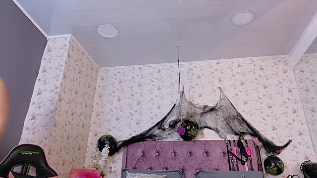 Snapshot of AvrillThomas chatting on 10/28/25, 04:31 AvrillThomas online show from 10/28/25, 04:31