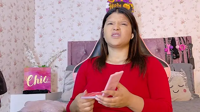 Snapshot of AvrillThomas chatting on 11/05/25, 03:56 AvrillThomas online show from 11/05/25, 03:56