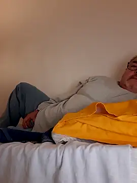 Snapshot of bluangelo chatting on 11/13/25, 09:47 bluangelo online show from 11/13/25, 09:47