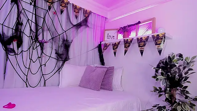 susyy7 online show from 10/30/25, 07:36