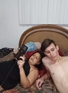 Snapshot of Milfvalesk chatting on 10/18/25, 03:42 Milfvalesk online show from 10/18/25, 03:42