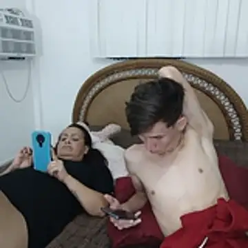 Snapshot of Milfvalesk chatting on 12/05/25, 06:11 Milfvalesk online show from 12/05/25, 06:11